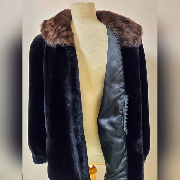 Vintage Black Fur Coat Contrast Brown Collar - Picture 9 of 10